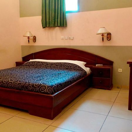 Petit Motel Beijing Абиджан Экстерьер фото