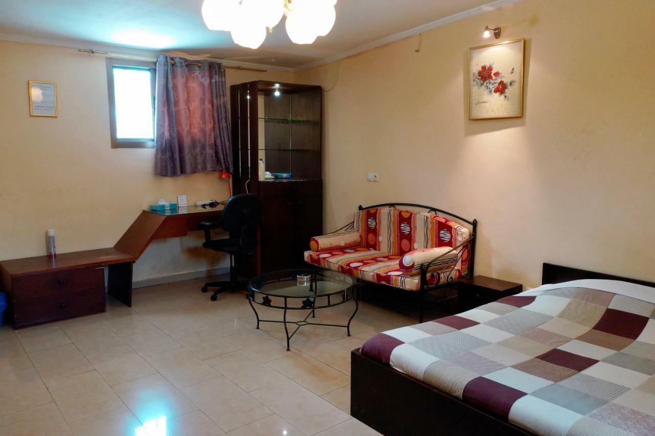 Petit Motel Beijing Абиджан Экстерьер фото