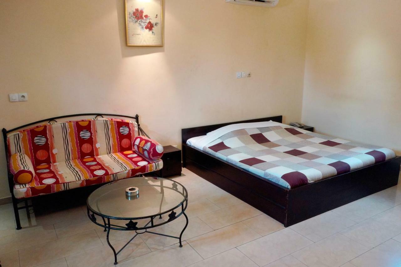 Petit Motel Beijing Абиджан Экстерьер фото