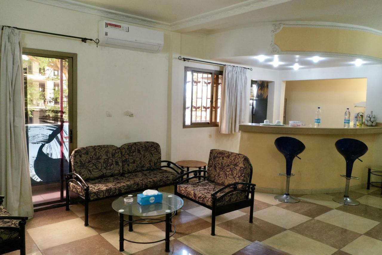 Petit Motel Beijing Абиджан Экстерьер фото